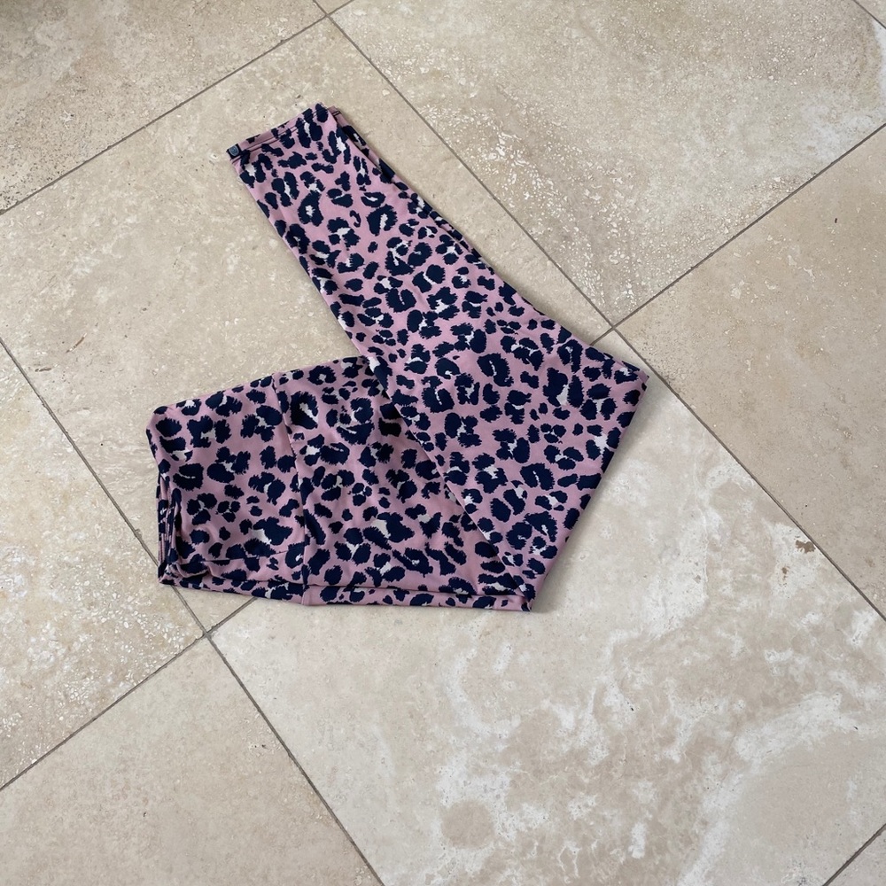 Onzie Rose Leopard MIDI Leggings